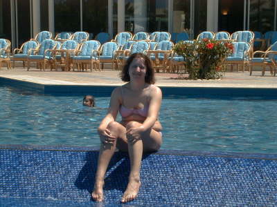 Hils in pool
